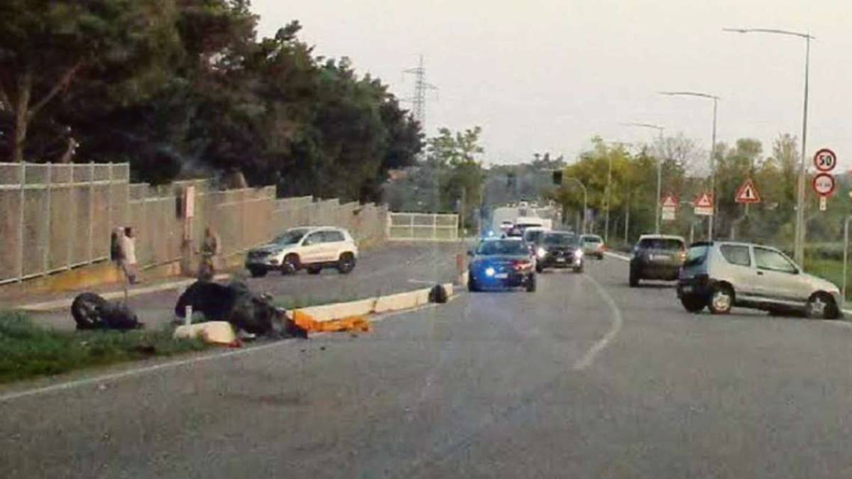 Savignano, incidente: lo scooter si spezza in due