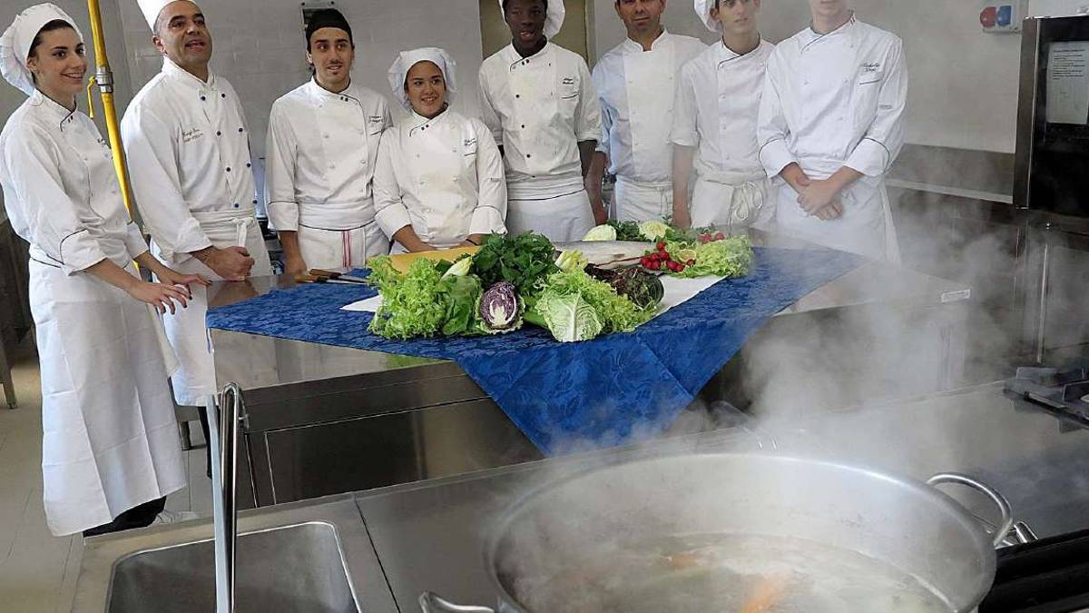 Lavoro, le voci dell'Alberghiero: I giovani escono preparati, ma va allentato il monte ore