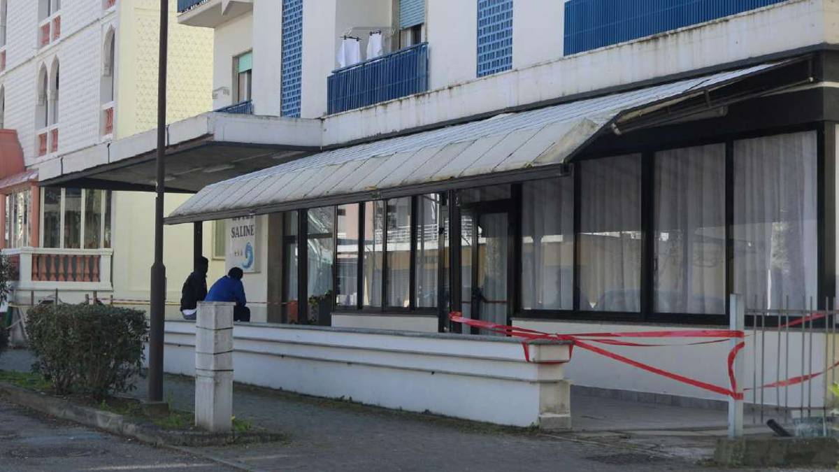 Cesenatico, all'hotel Saline sono stati accolti 17 profoghi