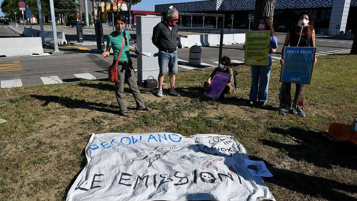 Forlì, decolla la protesta contro l'aeroporto