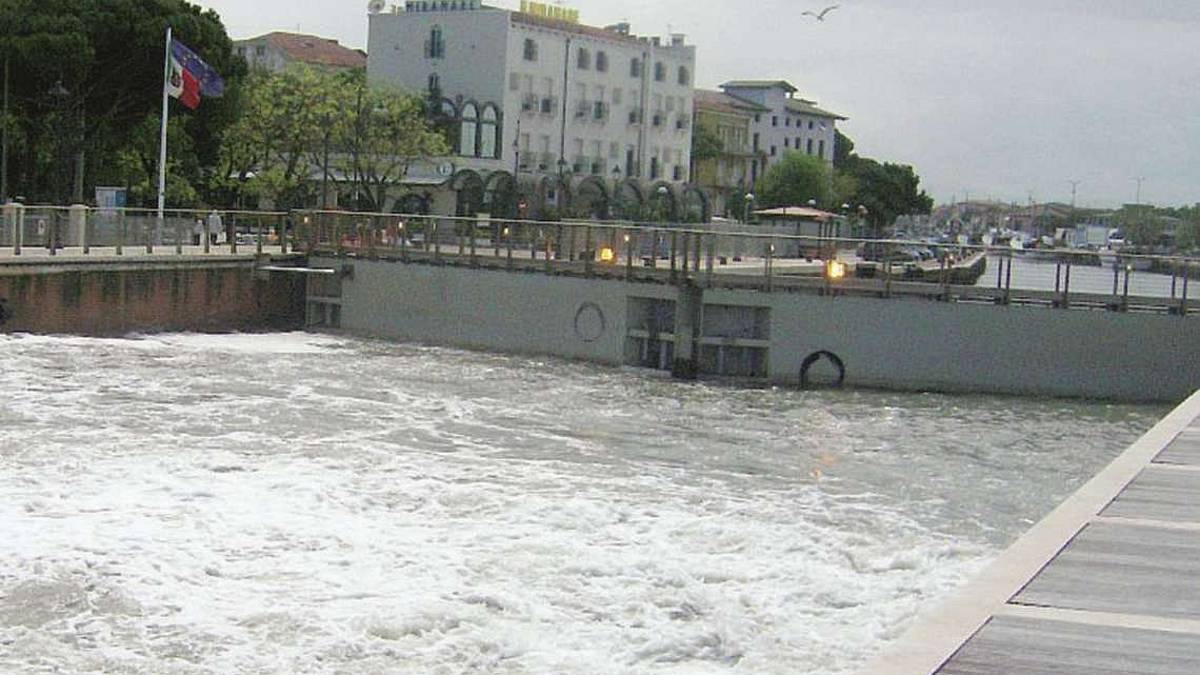 Cesenatico, lavori estivi alle Porte vinciane per curarne le ferite