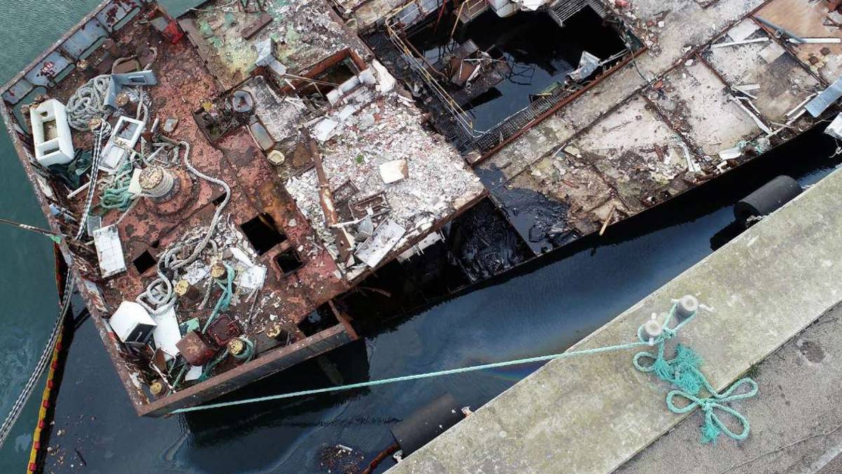Ravenna, una nave spazzina per pulire le acque del porto
