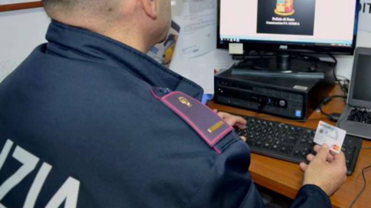 Rimini. Fanno scorta di sigarette e caramelle con la carta rubata a un noto imprenditore