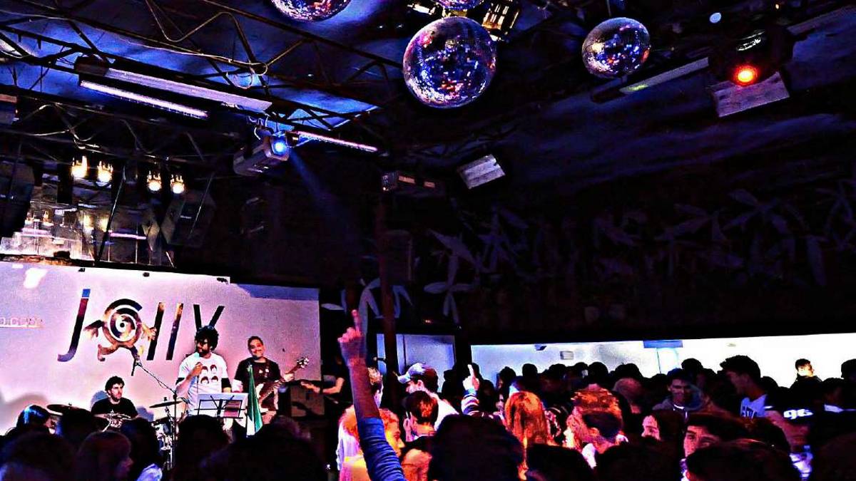 Novafeltria, cade dal parapetto in discoteca: 17enne all'ospedale