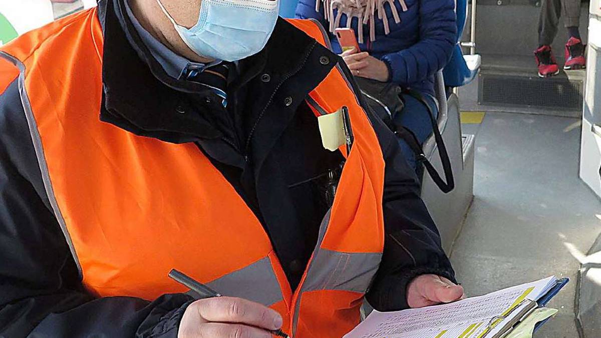 Ravenna, la mia vita da controllore del bus contro violenti e maleducati
