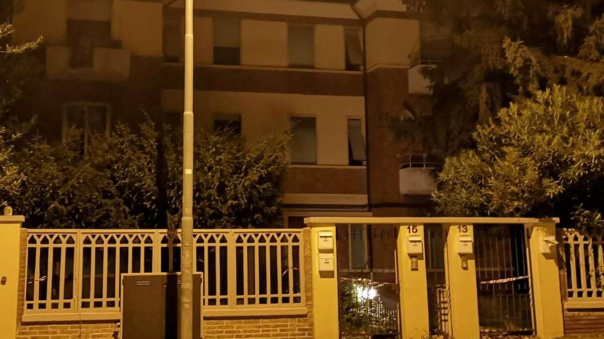 Imola, crolla il sottotetto di una casa in via Carducci