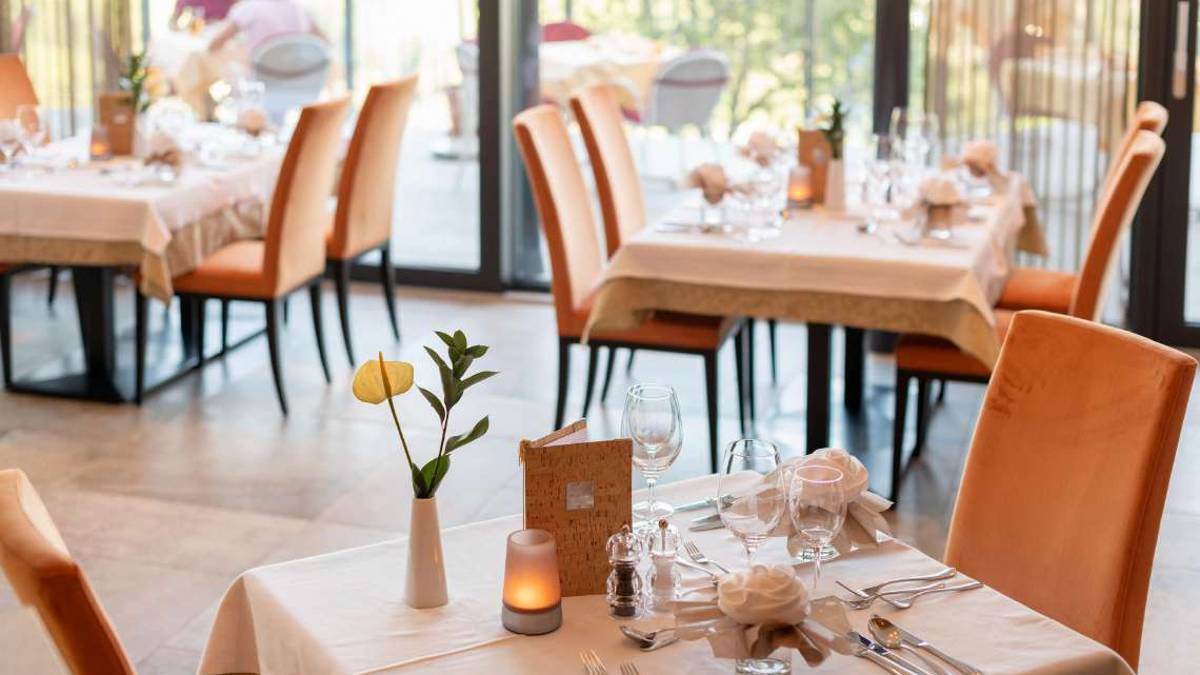Carta o stoffa al ristorante? L’impatto della tovaglia