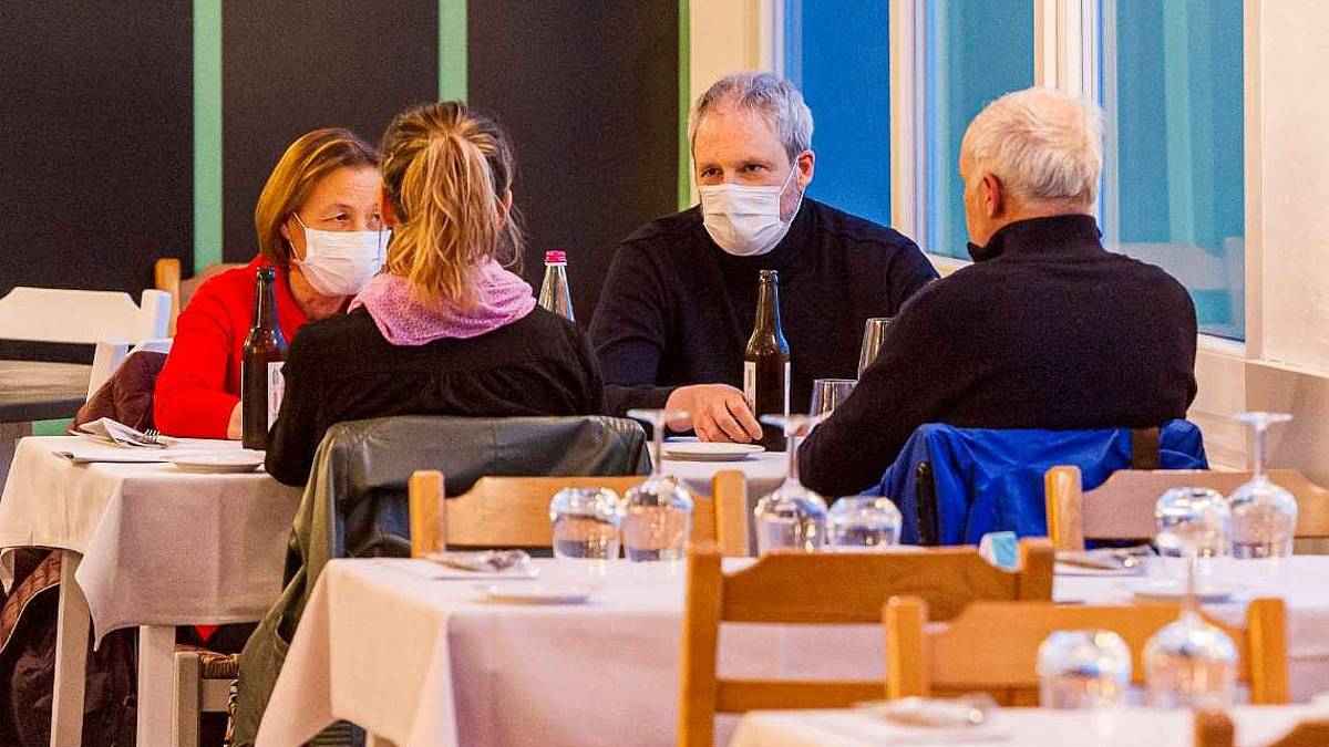 San Marino, in più di 4 al ristorante, ma solo se vaccinati