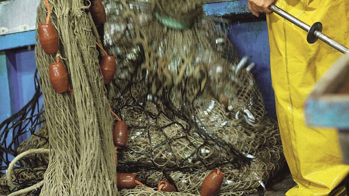 Cesenatico, protesta dei pescatori contro i troppi stop alle barche