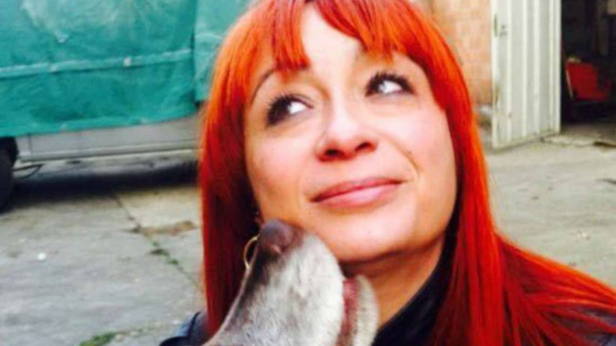 Bellaria, svuota 8 bidoni e ritrova il bancomat perso