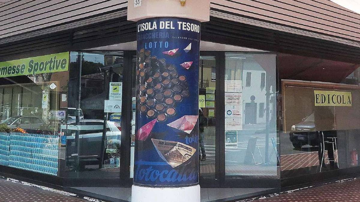 Rimini, giochi in tabaccheria: spariti gli anziani, resistono le casalinghe