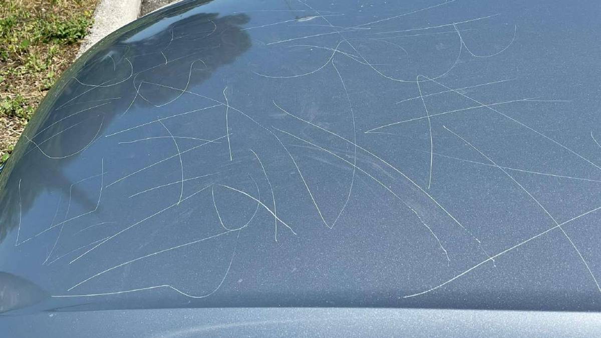 Covid: vandali negazionisti contro le ambulanze di Cesena