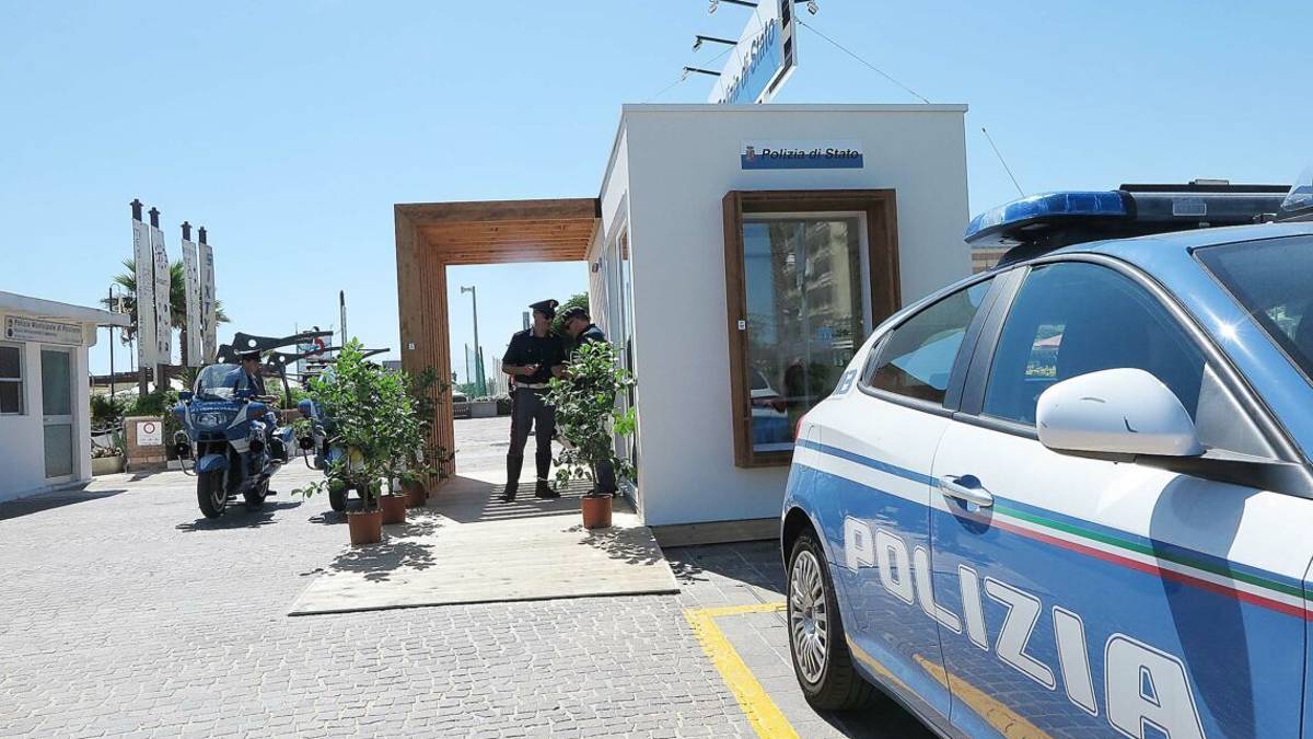 Riccione. Strappa collanina dal collo a 19enne, arrestato