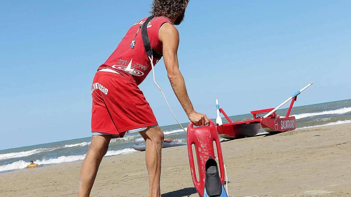 Rimini. Bimba di un anno salvata dall’annegamento in mare