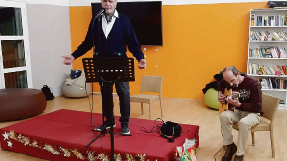 Cesena, i senzatetto vincono la solitudine con Giorgio Gaber: Nessuno è nato per stare da solo