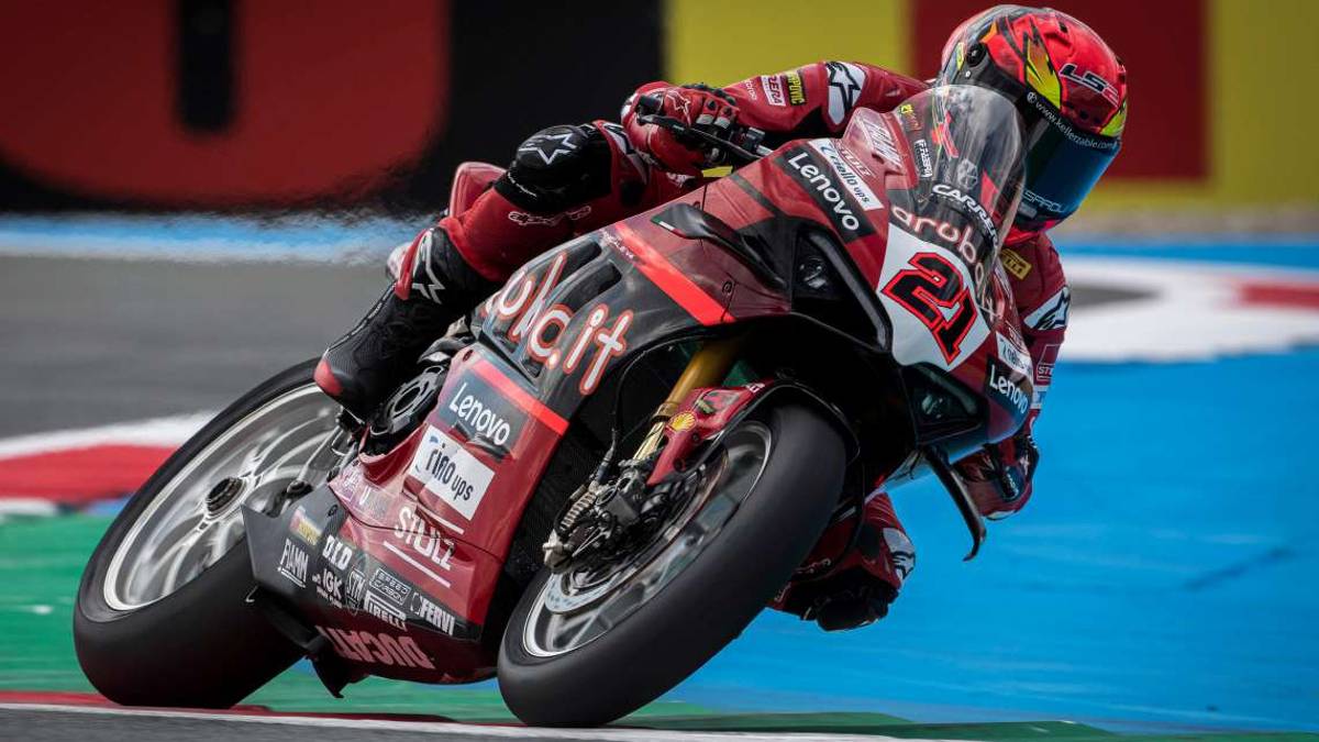 Superbike, Gp d'Olanda: un venerdì complicato per Rinaldi