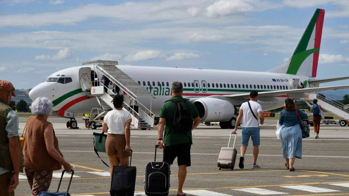 Forlì. Troppi problemi: Aeroitalia via dal Ridolfi
