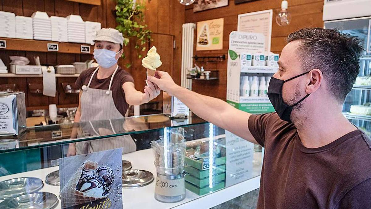 Rimini. Incognita Dpcm in gelateria: Dopo le 18 niente coni