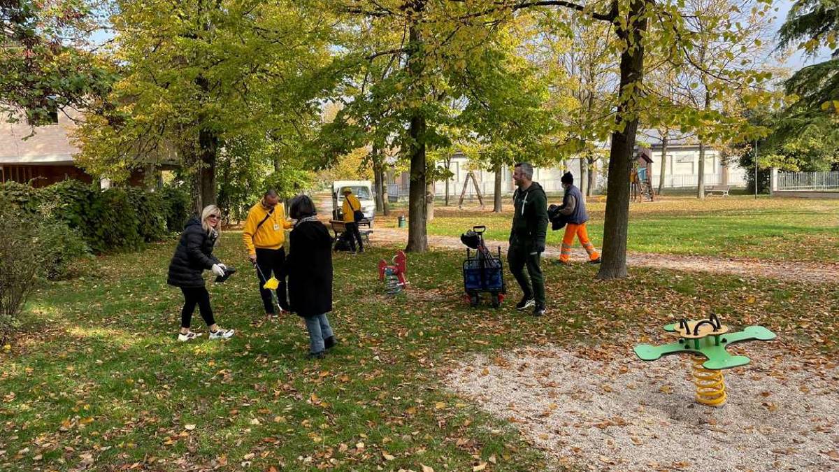 Savignano, la pulizia al parco dura poco e si chiedono telecamere