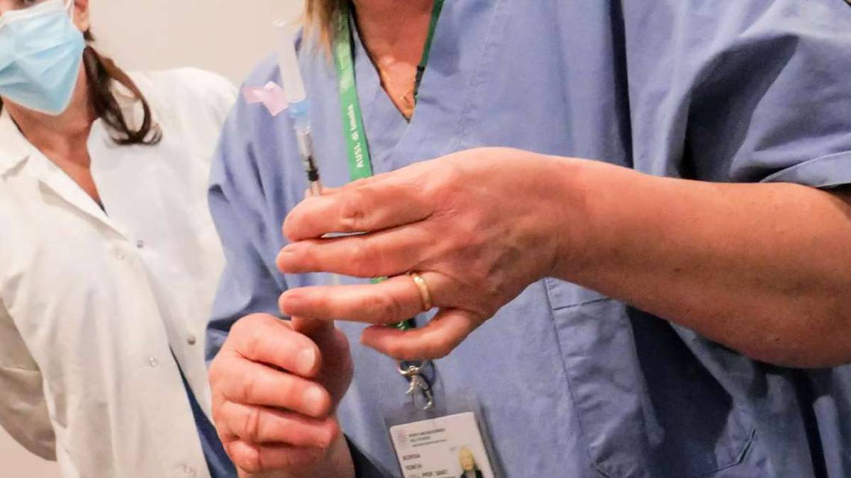 Imola, consegnate 18mila dosi di nuovi vaccini all'Ausl