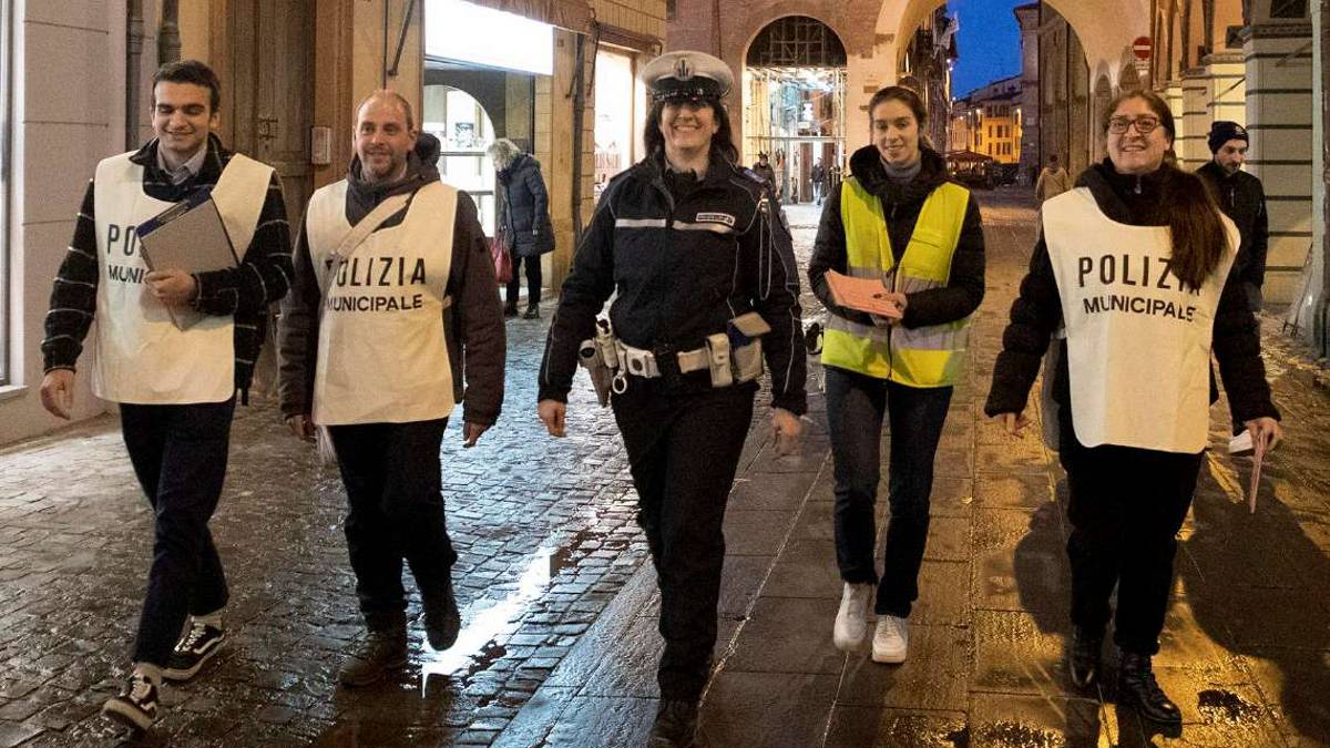 Imola, la Polizia si rinforza con l'agenda on line e 5 nuovi agenti