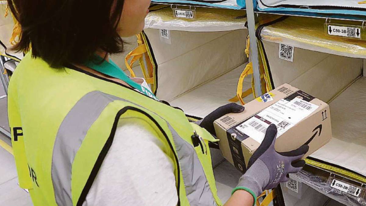 Rimini, vita da driver di Amazon: Una consegna ogni 2 minuti e 25 secondi