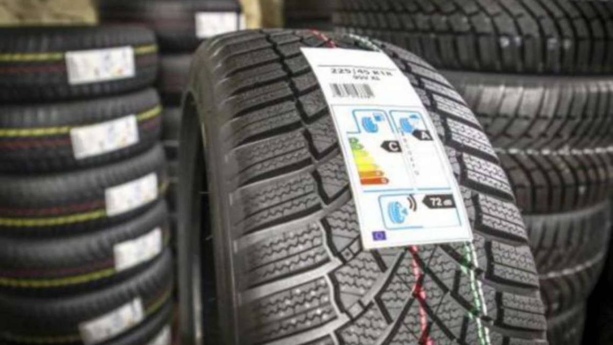 Ravenna, si spaccia per finanziera dal gommista: Dammi mille euro