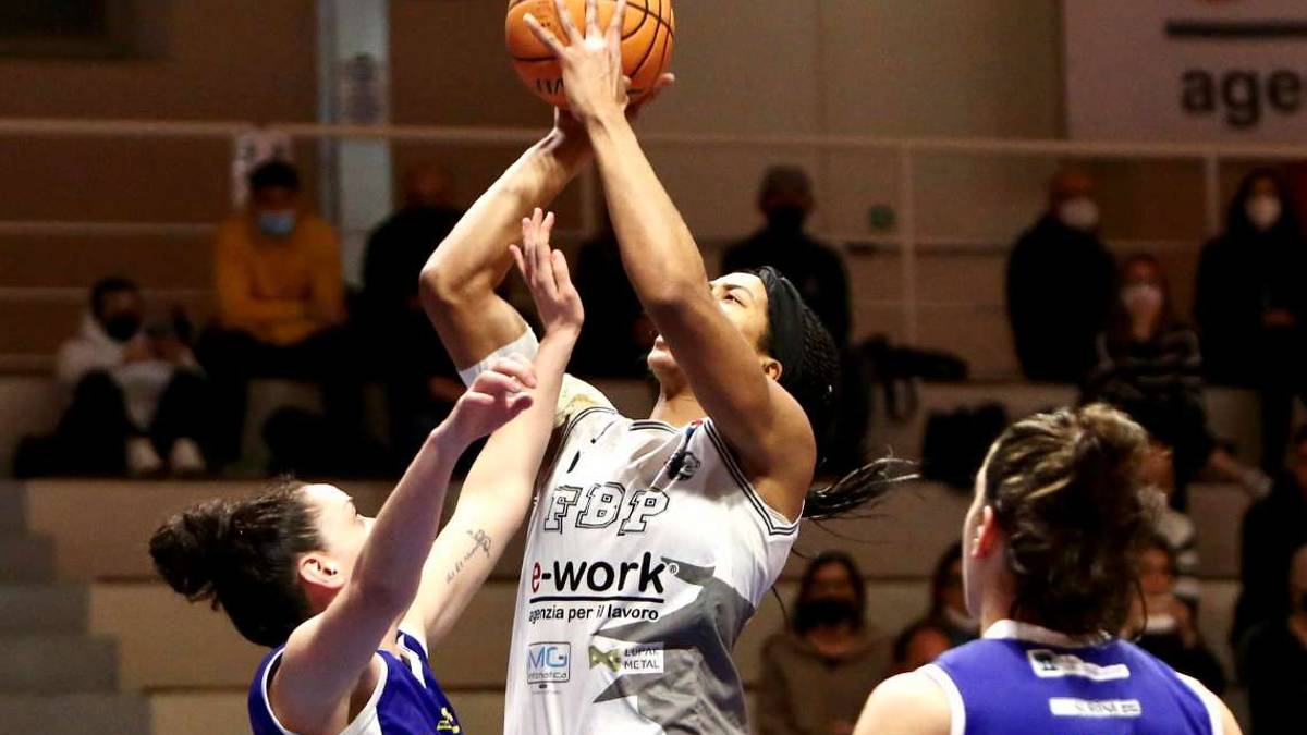 Basket A1 donne, Kunaiyi-Akpanah: E-Work, vinciamole tutte