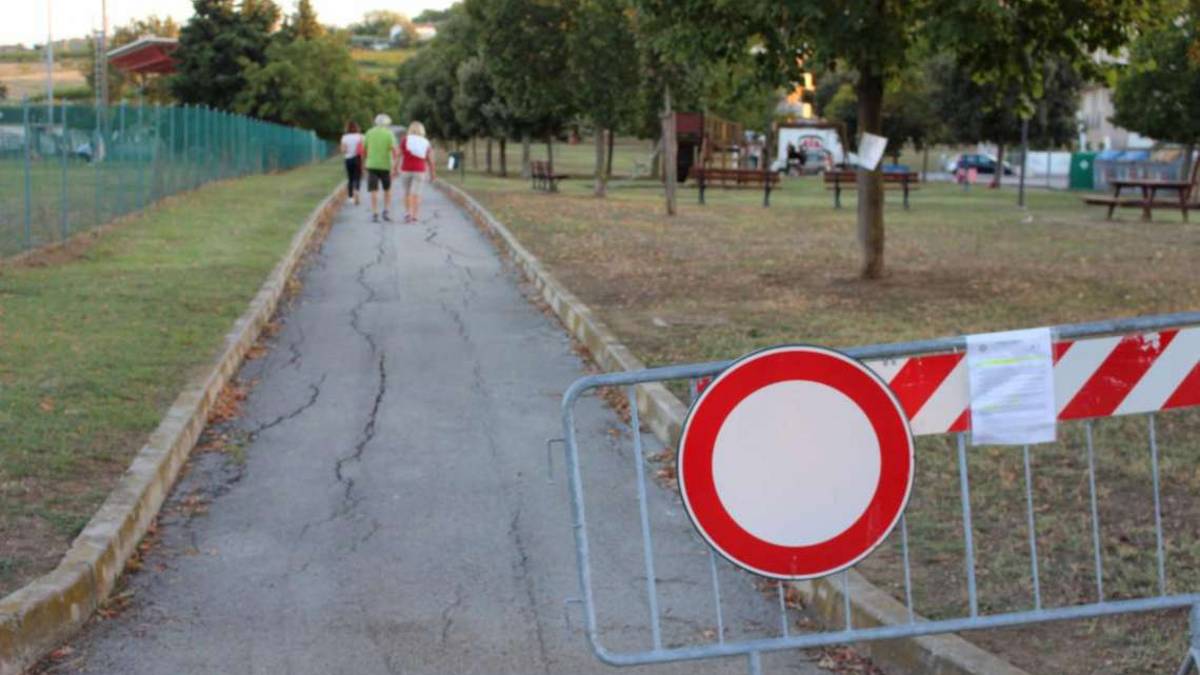 Longiano, pista ciclabile rovinata e chiusa alle biciclette