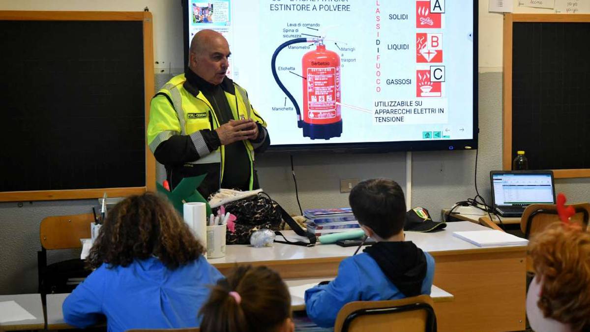 Forlì, associazione vigili del fuoco nelle scuole