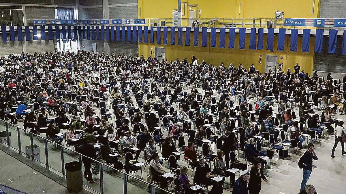 Lavoro a Rimini, in centinaia per il posto fisso in Comune