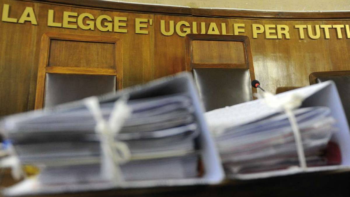 Botte e maltrattamenti ai minori: papà e nuova compagna assolti, il caso in valle del Rubicone