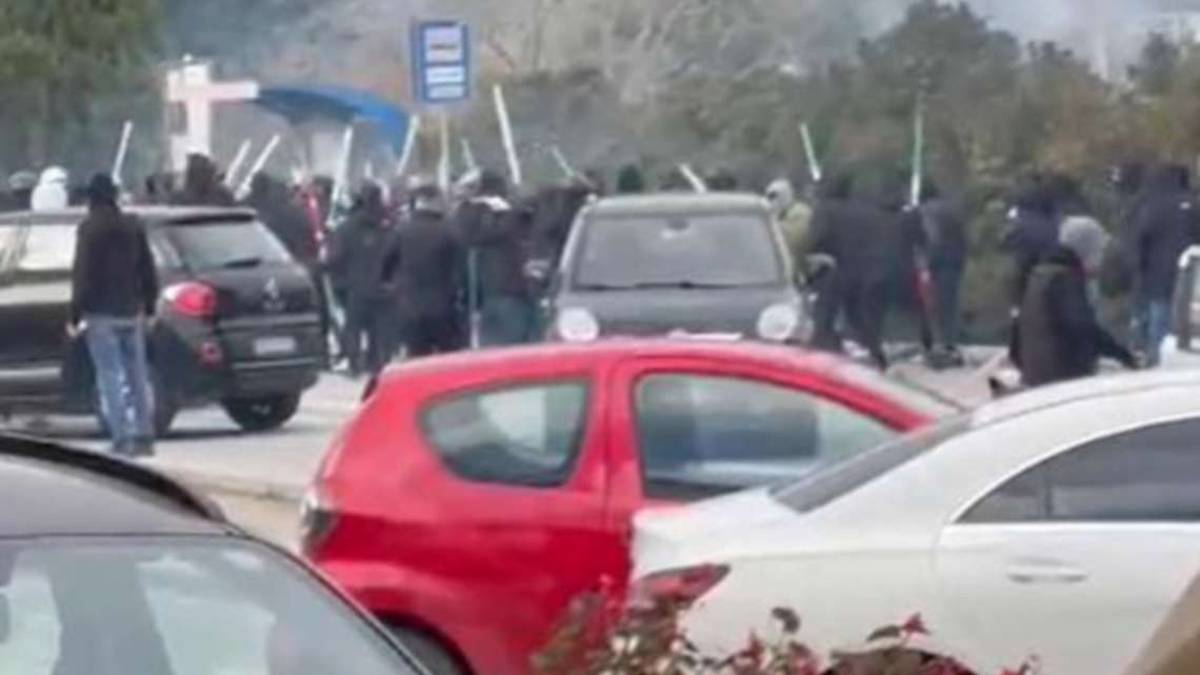 Battaglia ultras e incidenti prima di Cesena-Rimini: ecco cosa è successo VIDEO