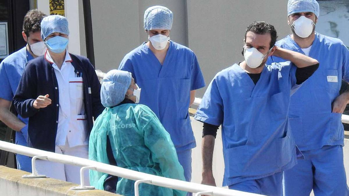 Sanità, allarme da Ravenna: organici all'osso, reparti autogestiti