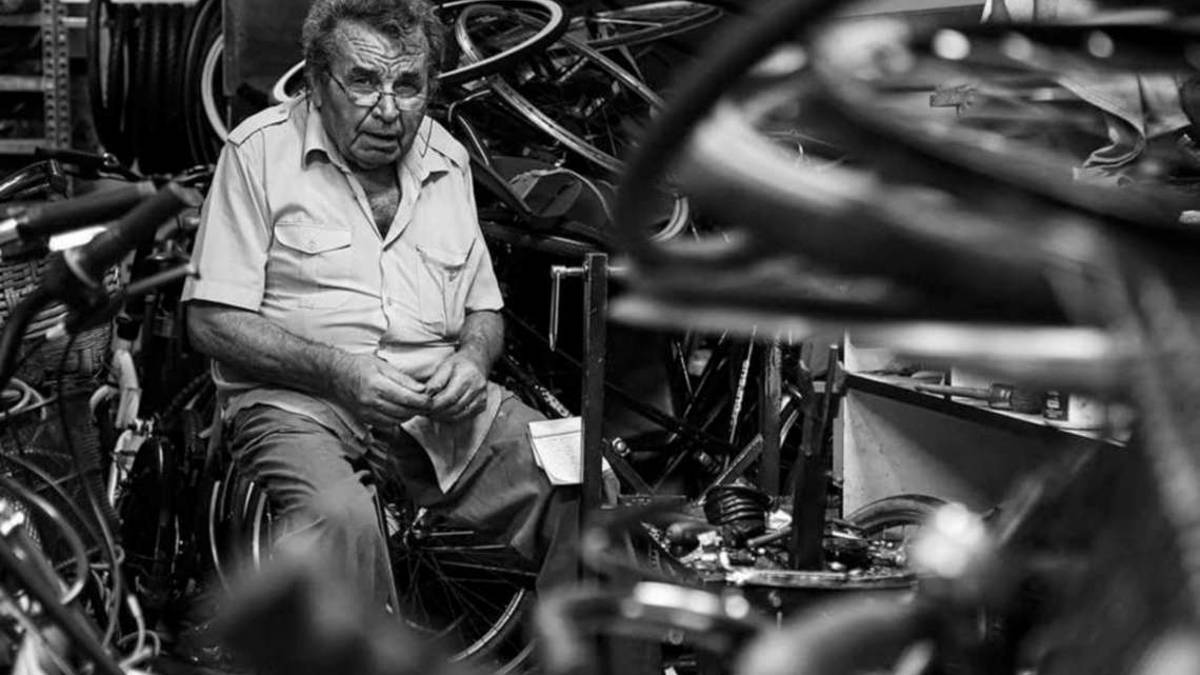 Cervia è più povera: addio allo storico meccanico delle bici