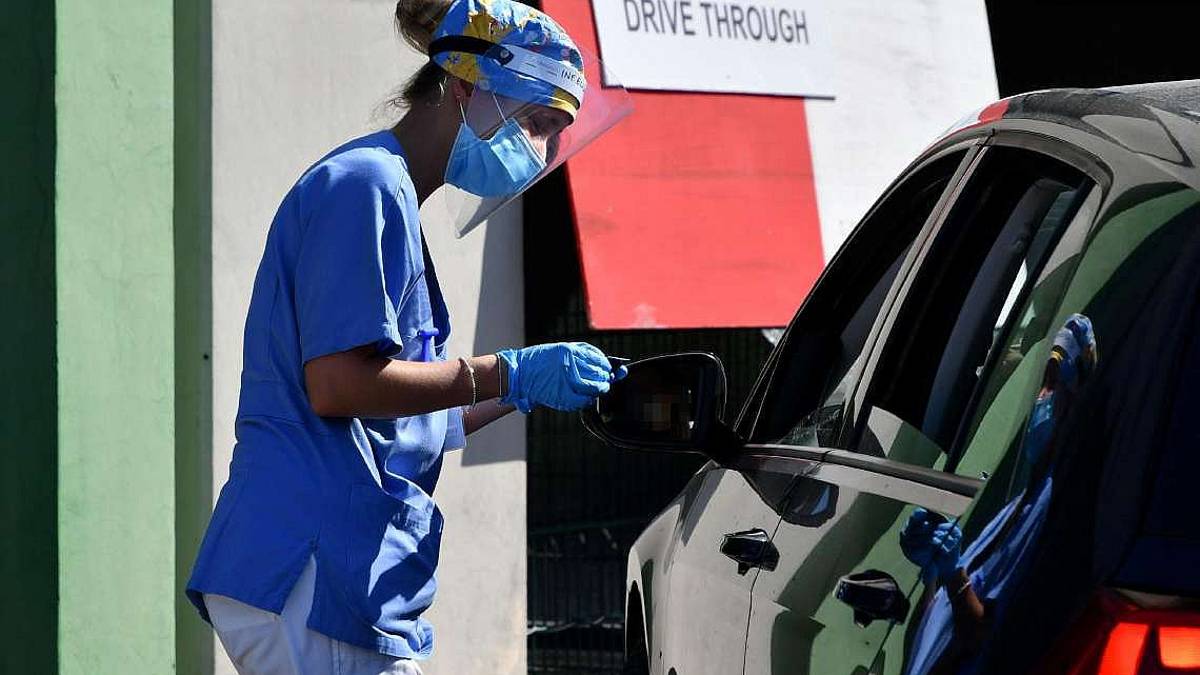 Riccione, 15 ragazzi tornano positivi dopo le vacanze
