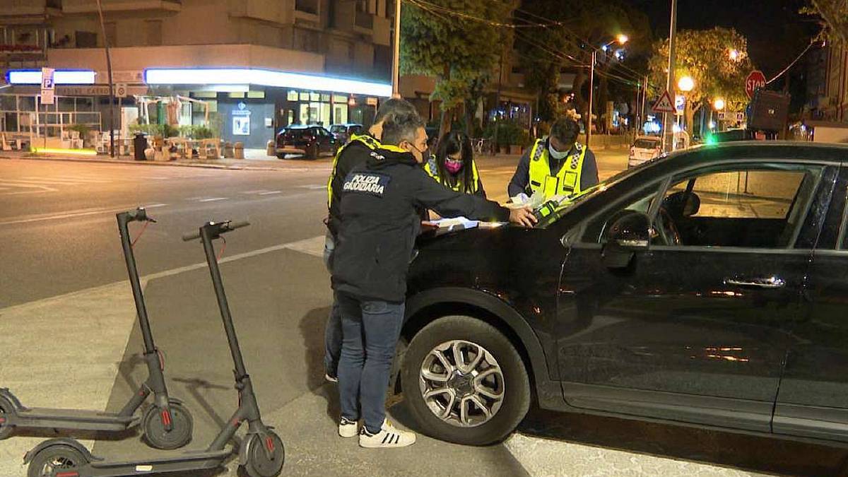 Rimini. Due ragazzi ubriachi in monopattino: multa di 544 euro