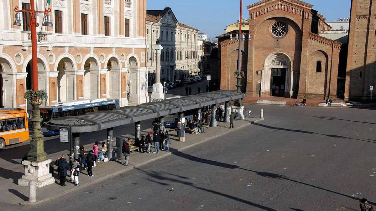 Forlì, via la pensilina: forlivesi d'accordo