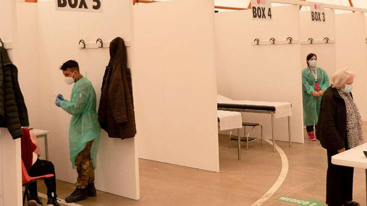 Imola, con il Green Pass volano le vaccinazioni