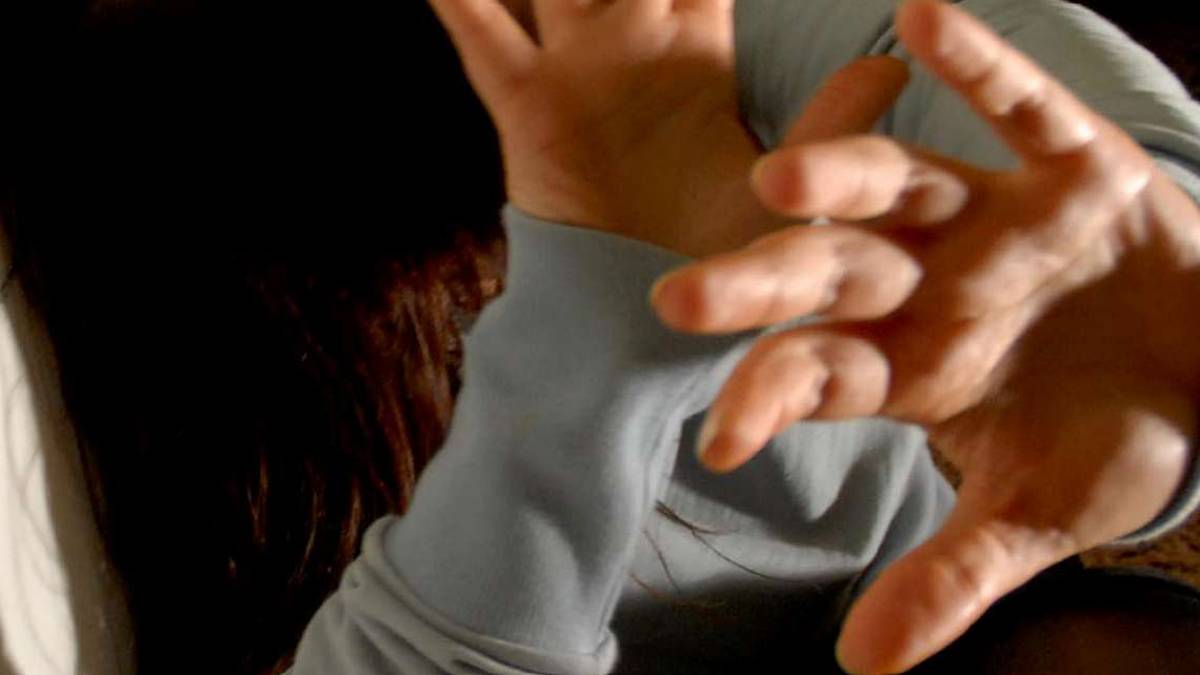 Imola, fermato mentre picchia la compagna: arrestato un 49enne
