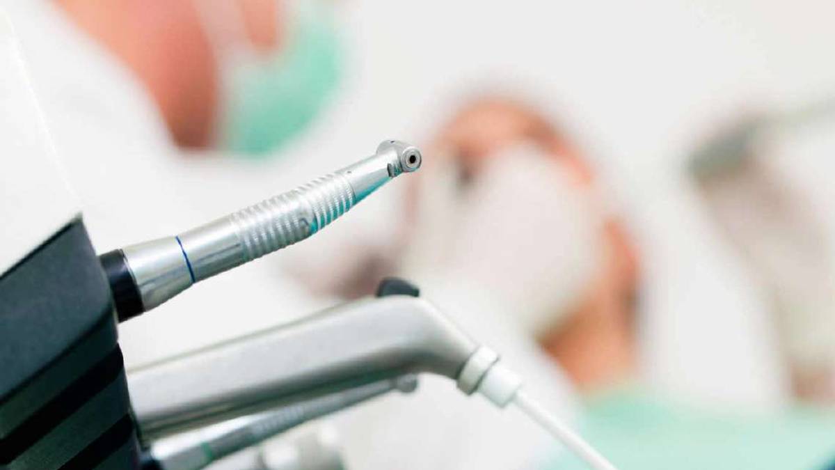 Ravenna, reazione allergica dopo operazione, dentista a processo: Mi è svenuta tra le braccia