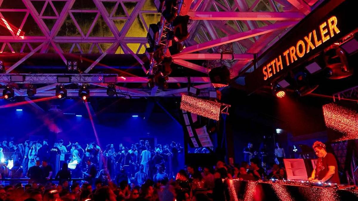Rimini, discoteca differenziata per gli under 18? I gestori: Impossibile