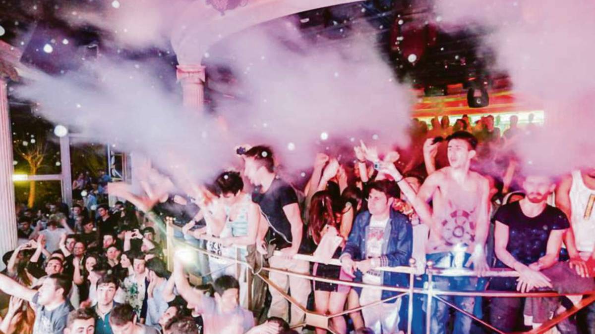 Pulmino gratis per chi ha bevuto troppo in discoteca: alla Baia Imperiale lo scelgono in 40