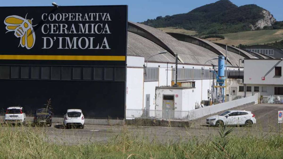 Coop Ceramica di Imola rischia lo stop per mancanza di argilla ucraina