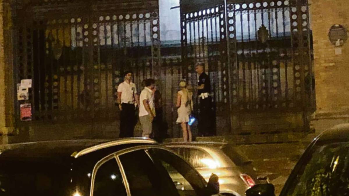 Cesena, cancelli chiusi: tre intrappolati nel parco della rocca