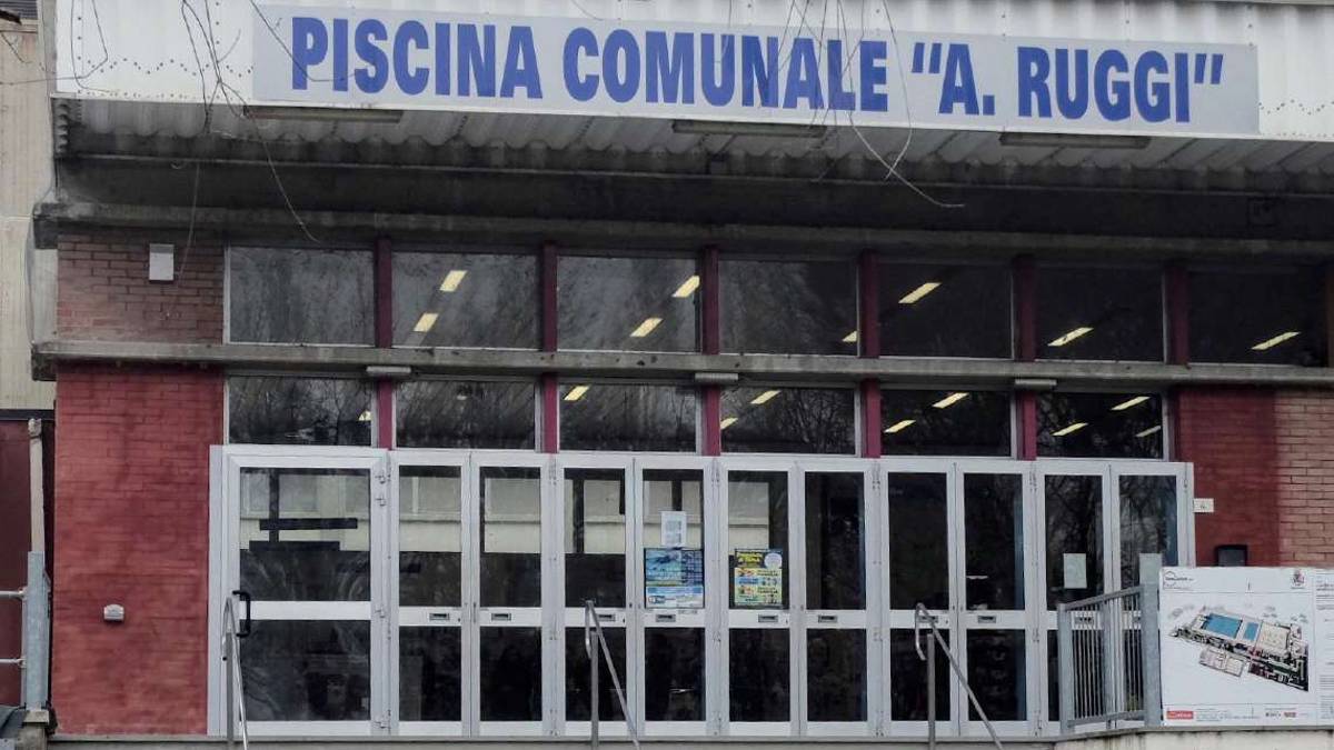 Imola, fondi per coprire la piscina dirottati su una palestra