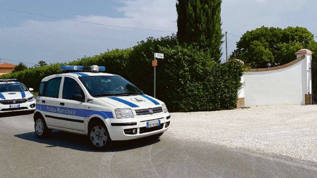 Cesena, blitz per cacciare la 87enne dalla villa: i retroscena