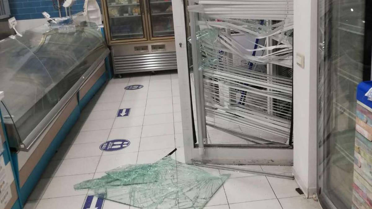 Rimini. Spaccata in pescheria, poi la folle fuga: catturati