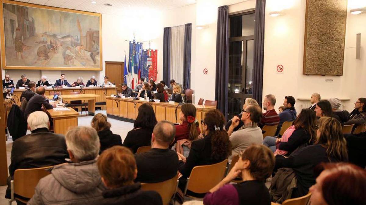 Cesenatico, proposta anti caro bollette: consigli comunali alle 15