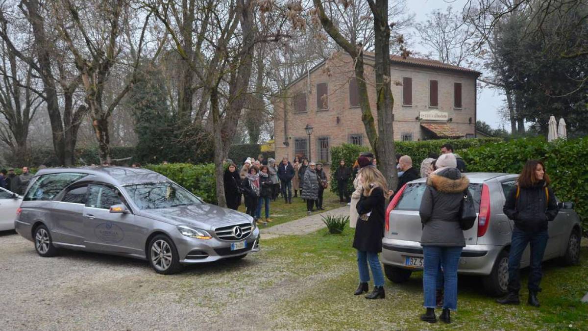 Ravenna, ultimo toccante saluto allo chef Giovanni Gennari